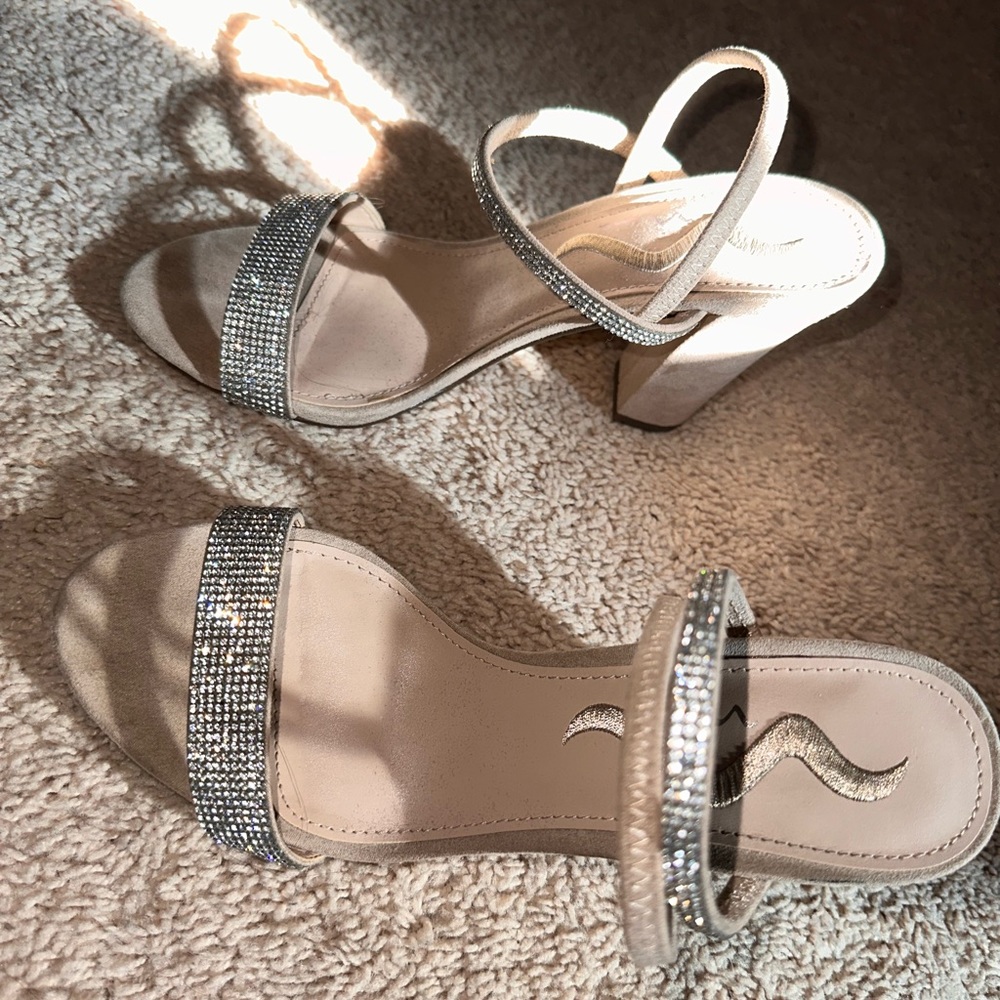 NINA NUDE HEELS size: 7
